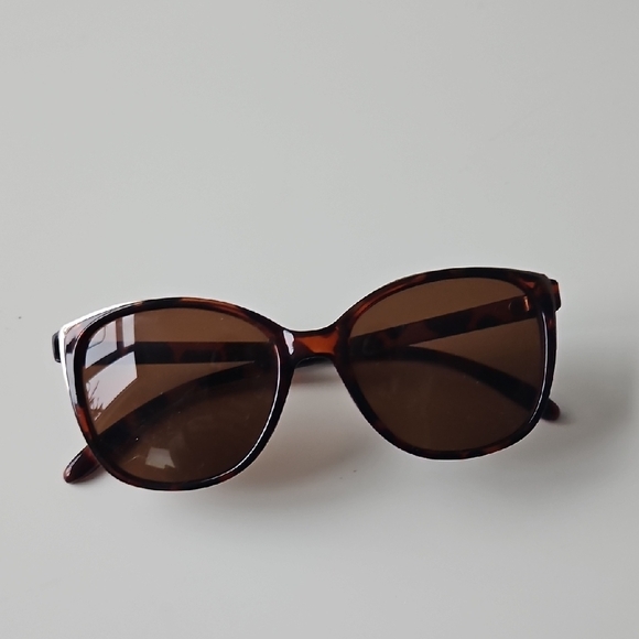 Tortoise Shell Sunglasses - Picture 6 of 9